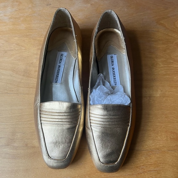 Gloria Vanderbilt Vintage Gold Flats - Picture 1 of 4
